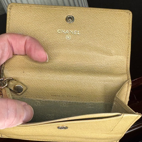 CHANEL compact wallet with detachable keychain - Picture 7 of 9
